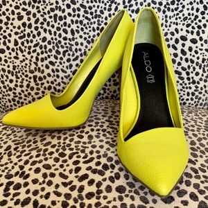Aldo size 8 neon green yellow high-heel pumps